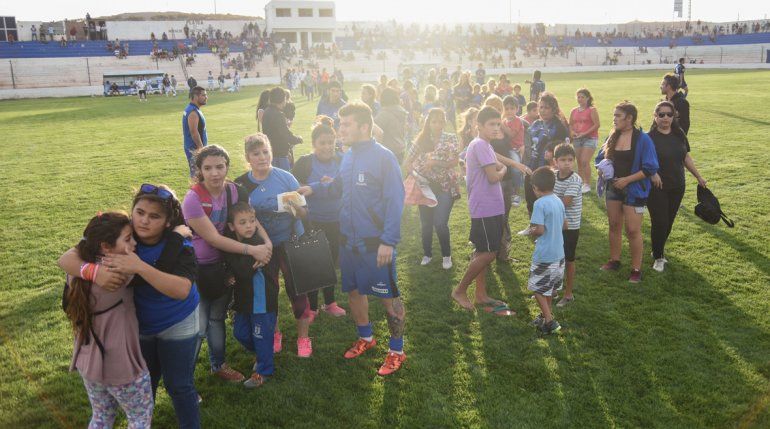Debido a los piedrazos que caían en la tribuna de Rincón