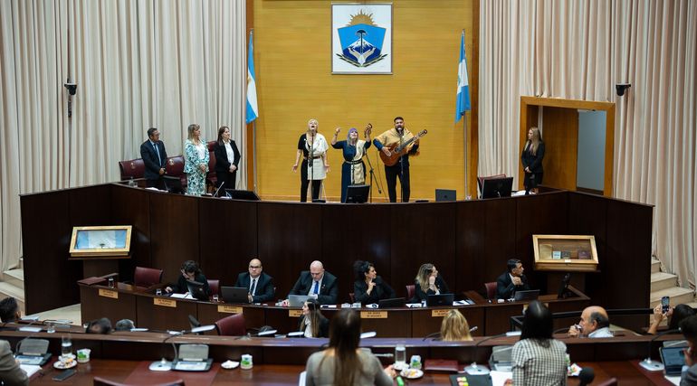Marité Berbel y su familia estuvo presente en la Legislatura de Neuquén. Marité Berbel y su familia estuvo presente en la Legislatura de Neuquén.