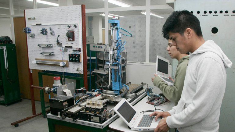 El sistema público forma a casi mil técnicos por año