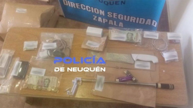 Este es el cuchillo con el que amenazaron a la joven.