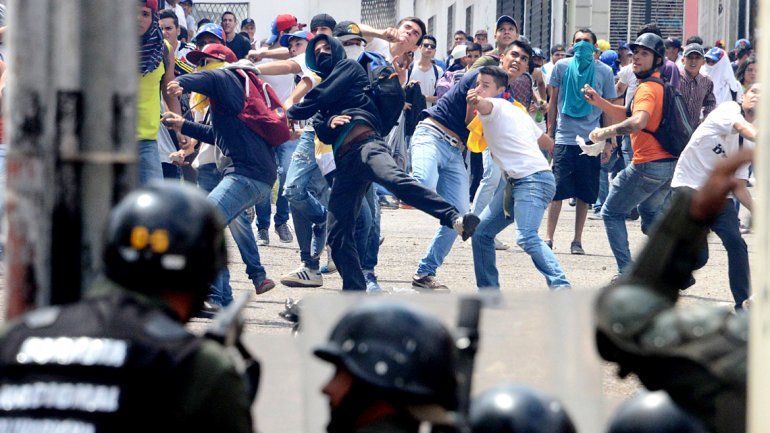 El miércoles hubo duros enfrentamientos. ¿Qué pasará hoy en Venezuela?