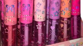 Los controles de la ANMAT identificaron productos cosméticos y farmacéuticos sin inscripción oficial, lo que motivó su retiro preventivo del mercado en todo el país. | LM Neuquen Los controles de la ANMAT identificaron productos cosméticos y farmacéuticos sin inscripción oficial, lo que motivó su retiro preventivo del mercado en todo el país.