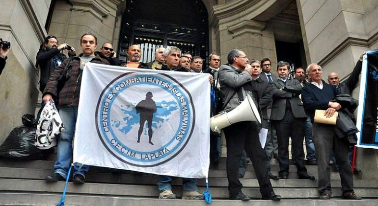 Ex combatientes piden que se investiguen las torturas a soldados