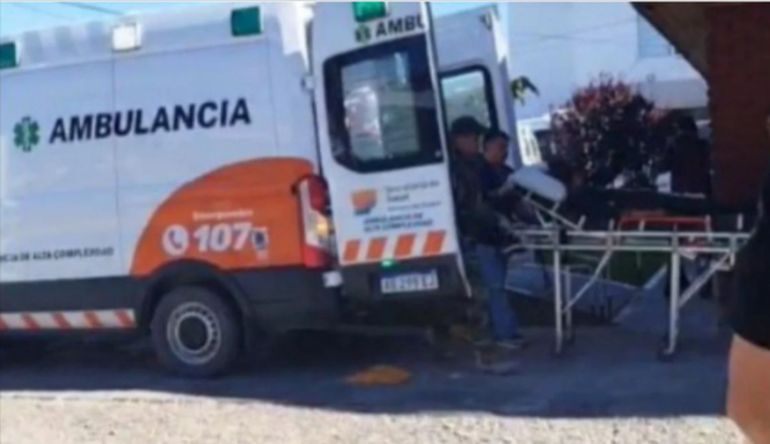 La policía José María San Martín al ser ingresada al hospital rural de Sarmiento, el miércoles a la mañana tras su aparición. La policía José María San Martín al ser ingresada al hospital rural de Sarmiento, el miércoles a la mañana tras su aparición.