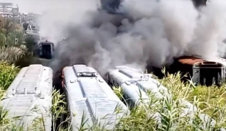 Video: feroz incendio consumió seis vagones del Tren Roca