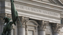 La Casa Rosada presiona a los bancos para destrabar el ingreso de ahorros al sistema formal y acelerar la aplicación de la nueva normativa La Casa Rosada presiona a los bancos para destrabar el ingreso de ahorros al sistema formal y acelerar la aplicación de la nueva normativa
