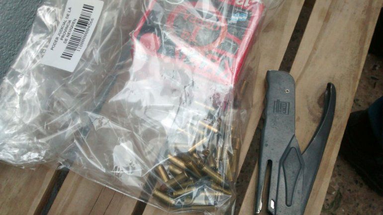 Hallaron armas y marihuana en un allanamiento en Cuenca XV