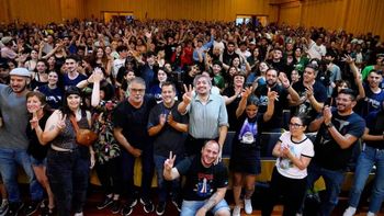 Máximo Kirchner y parte de la militancia de La Cámpora. Máximo Kirchner y parte de la militancia de La Cámpora.