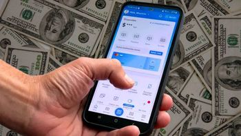 Por la suba del dólar, volvió a superar los $1.400 en los bancos, se generaron inconvenientes en las plataformas de billeteras virtuales. 