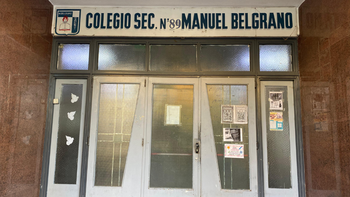 Seis alumnas de segundo año se intoxicaron por una presunta fumigación en la escuela Manuel Belgrano.