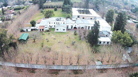En el lugar se encontró al ex funcionario con casi 9 millones de dólares.