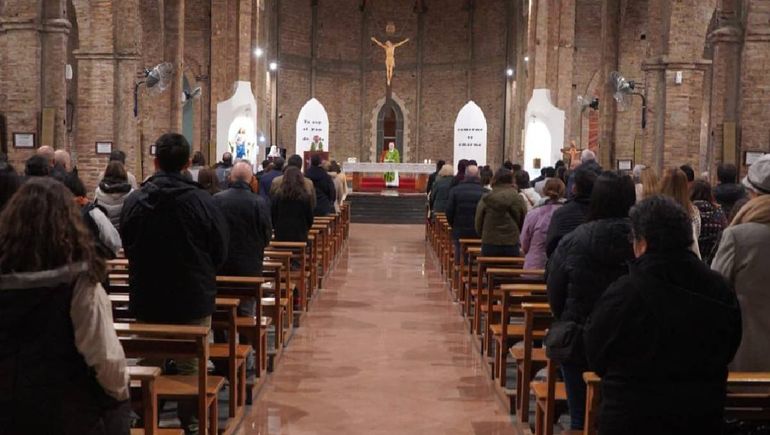 La misa en la Catedral de Neuquén por los damnificados de las 127 Hectáreas. (Gentileza)