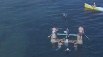 video: sumergieron una sirena en el lago mari menuco