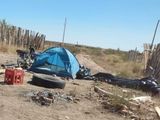 Qué pasó con la pareja que vivía en una carpa y que intentaban desalojar