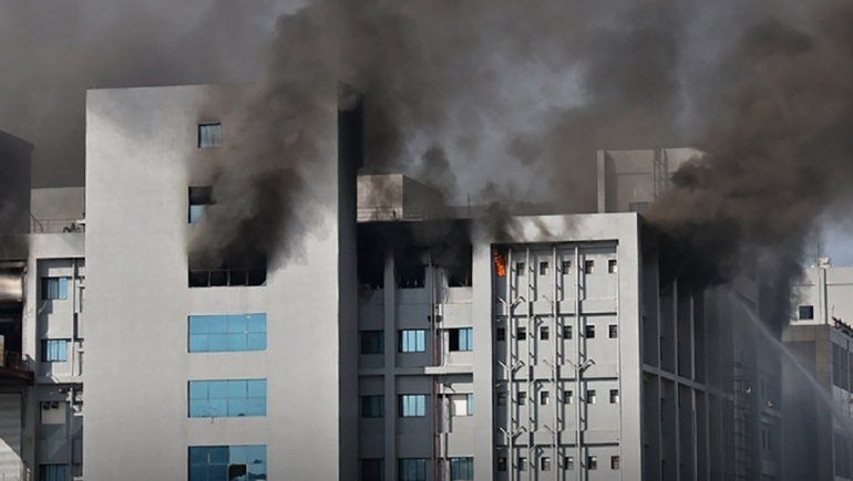 Incendio en laboratorio encargado de fabricar la vacuna Oxford