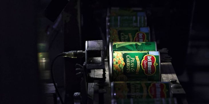 El cierre de plantas de Del Monte Foods provocó una crisis sin precedentes en el Valle Central de California, obligando a agricultores a arrancar miles de hectáreas de durazno por exceso de oferta. El cierre de plantas de Del Monte Foods provocó una crisis sin precedentes en el Valle Central de California, obligando a agricultores a arrancar miles de hectáreas de durazno por exceso de oferta.