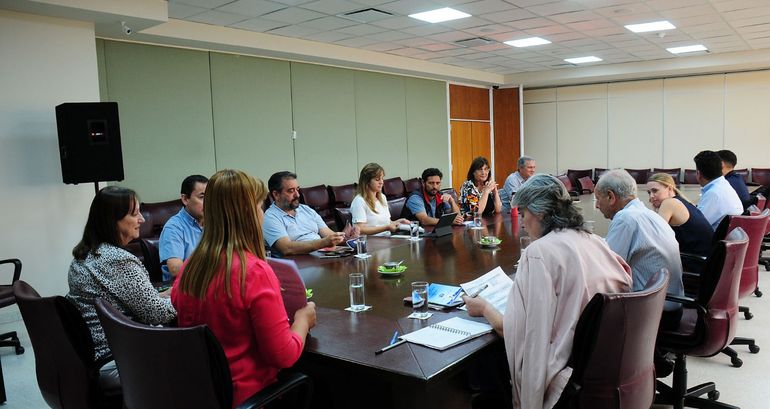 Reunión de la comisión de Labor Parlamentaria, en la que se definió que la Legislatura sesione el lunes para tratar el proyecto de emergencia sanitaria. Reunión de la comisión de Labor Parlamentaria, en la que se definió que la Legislatura sesione el lunes para tratar el proyecto de emergencia sanitaria.