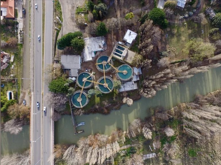El puente Mafía, en Trelew, donde el imputado abordó a su ex pareje pese a una orden de restricción vigente. El puente Mafía, en Trelew, donde el imputado abordó a su ex pareje pese a una orden de restricción vigente.