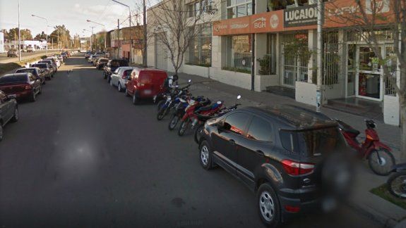 Le abrieron el auto y le robaron un maletín con 19 mil pesos y cheques