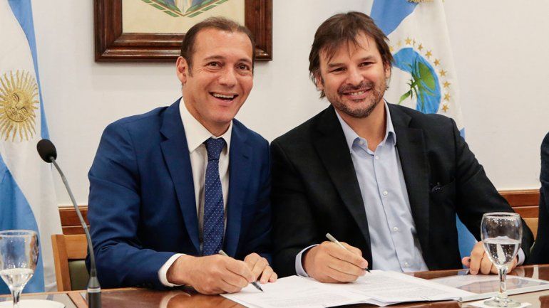 Provincia firmó acuerdo por concesión de dos áreas en Vaca Muerta