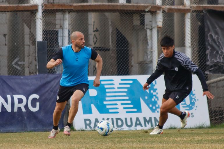 Juan Martín Amieva jugó el 2024 en Cipolletti. Fotos: Anahí Cárdena 