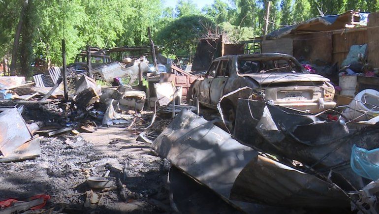 Se incendiaron dos casas en Confluencia y se quedaron con lo puesto