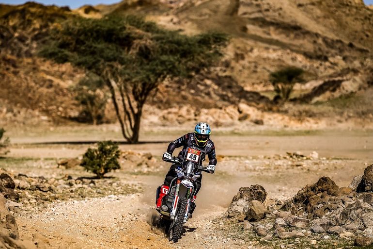Santiago Rostan avanzó 20 puestos en el Rally Dakar