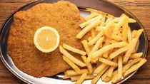 Milanesas con fritas. Un clásico riquísimo. Milanesas con fritas. Un clásico riquísimo.