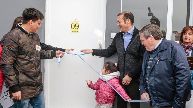 Gutiérrez entregó 24 viviendas en el barrio Cuenca XVI