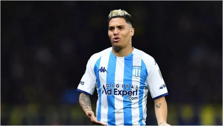 Juanfer Quintero con la camiseta de Racing