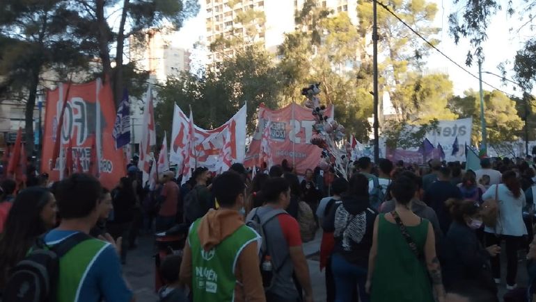 Comenzó el homenaje a Fuentealba en el Monumento