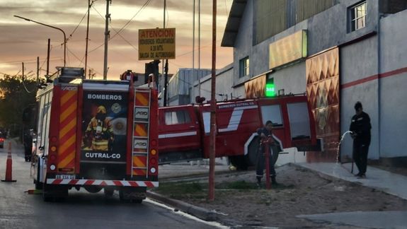 Bombera fue a apagar un incendio y ladrones aprovecharon para robar su casa