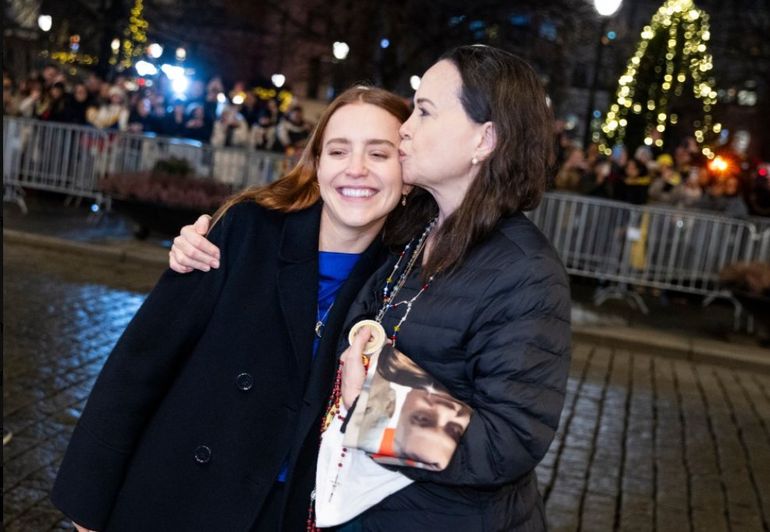 María Corina Machado en Oslo junto a su hija, a quien no veía hace unos dos años. Foto: Jo Straube / @NobelPrize María Corina Machado en Oslo junto a su hija, a quien no veía hace unos dos años. Foto: Jo Straube / @NobelPrize