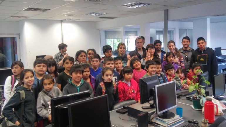 Alumnos de Bella Vista, Octavio Pico y Ramón Castro visitaron LMNeuquén