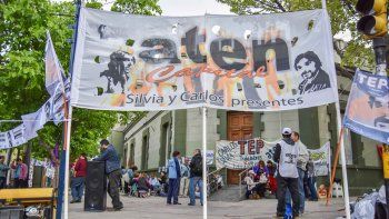 acampe de los docentes para reclamar una suba salarial acampe de los docentes para reclamar una suba salarial