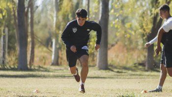 Lucas Calderón en el entrenamiento de Cipolletti. Lucas Calderón en el entrenamiento de Cipolletti.