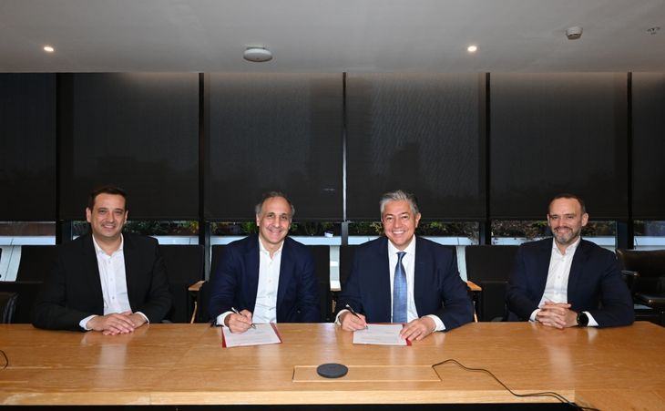 El acuerdo fue rubricado por el gobernador Rolando Figueroa, el ministro Lucas Castelli, el Group CEO, Marcos Bulgheroni; y el Vicepresidente Corporativo de Relaciones Institucionales de Pan American Energy, Daniel Felici. El acuerdo fue rubricado por el gobernador Rolando Figueroa, el ministro Lucas Castelli, el Group CEO, Marcos Bulgheroni; y el Vicepresidente Corporativo de Relaciones Institucionales de Pan American Energy, Daniel Felici.