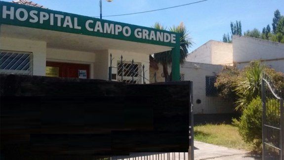Atacan a balazos a un médico en el hospital de Campo Grande