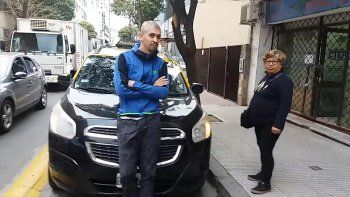 escracho a taxista mal estacionado y recibio insultos y un escupitajo escracho a taxista mal estacionado y recibio insultos y un escupitajo
