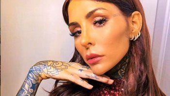 ¡impresiona! cande tinelli se tatuo una arana en la cabeza ¡impresiona! cande tinelli se tatuo una arana en la cabeza