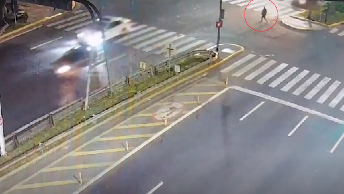 Video: el momento en que el polista atropelló y mató a un joven