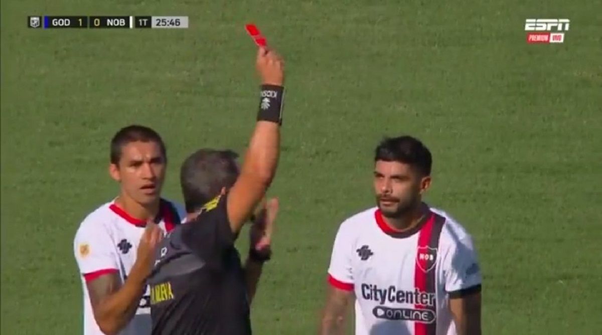 Éver Banega abrió el paraguas: le pidió disculpas a Rapallini