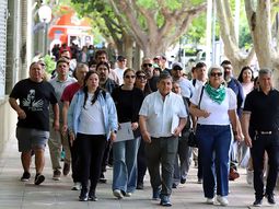 ATE salió de la reunión con una propuesta que podría condicionar la paritaria. ATE salió de la reunión con una propuesta que podría condicionar la paritaria.