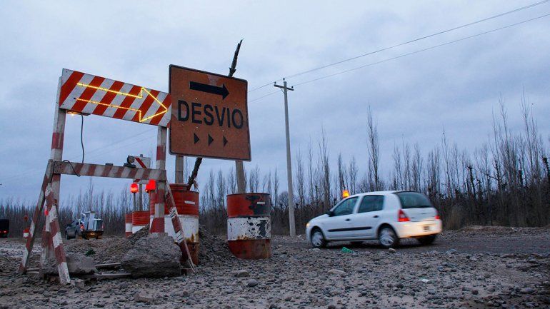 Obreros frenaron  la obra en la 22 por veinte suspensiones