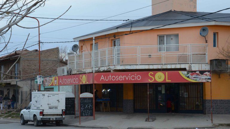El autoservicio El Sol queda sobre Avenida del Trabajo