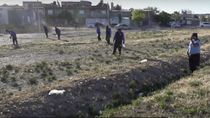 El rastrillaje del domingo en el descampado de Puerto Madryn en el que encontraron a la víctima con una puñalada en el pecho.  