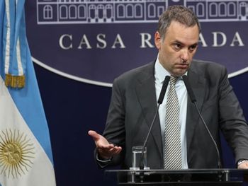 Adorni hizo el anuncio hoy por la mañana.