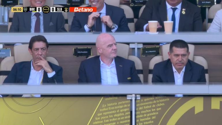 Riquelme junto a Infantino y Rui Costa Riquelme junto a Infantino y Rui Costa