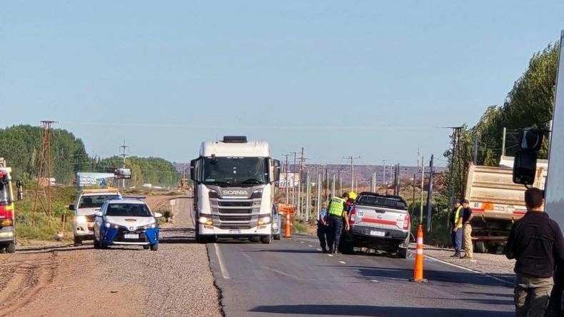 Fuerte choque en Ruta 7, entre una camioneta y dos camiones: demoras en el tránsito | LM Neuquen Fuerte choque en Ruta 7, entre una camioneta y dos camiones: demoras en el tránsito