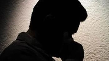 El llamado despertó a la mujer a las 4 de la mañana: un rato después, dejó la plata en un sobre junto al cordón de la vereda de su casa en Río Gallegos. El llamado despertó a la mujer a las 4 de la mañana: un rato después, dejó la plata en un sobre junto al cordón de la vereda de su casa en Río Gallegos.